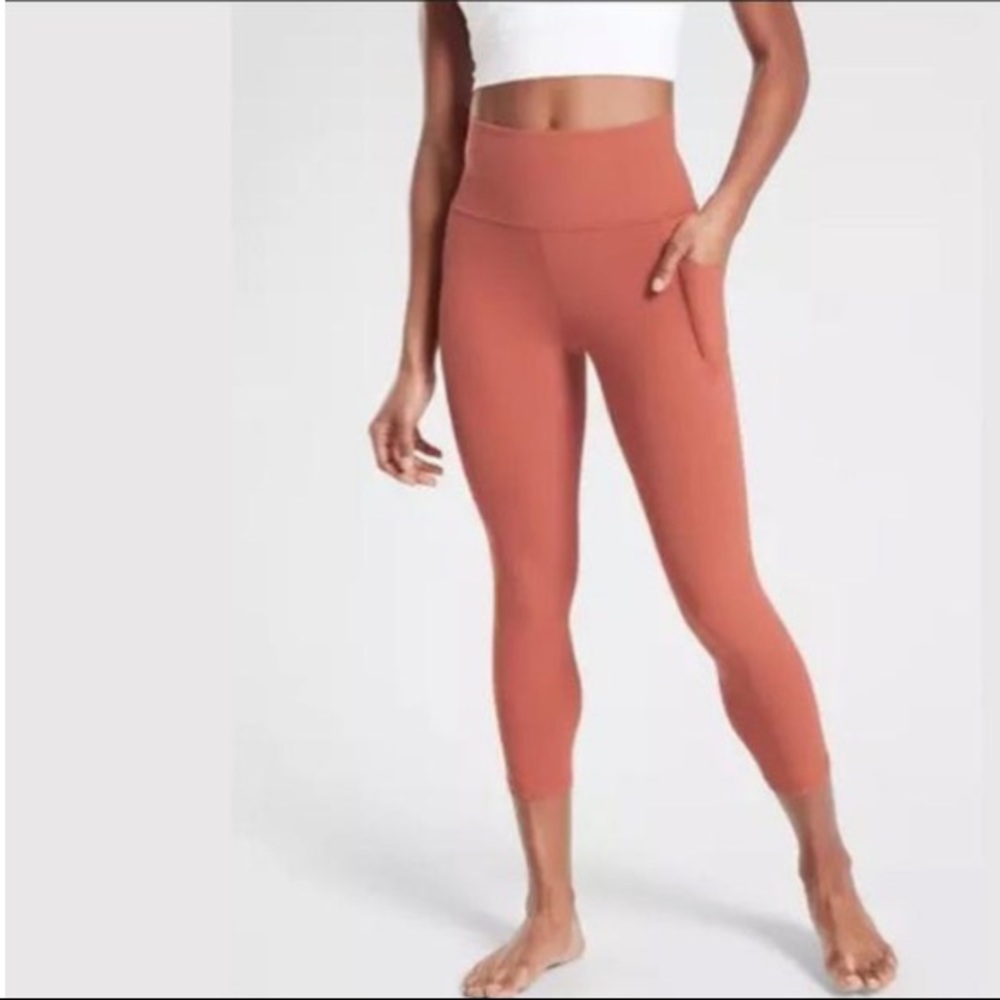 Athleta Salutation High Rise Stash Pocket II Capri in Powervita Etruscan Red
